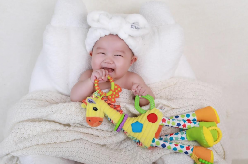 伊犁哈萨克宝宝的口欲期 伊犁哈萨克宝宝的口欲期